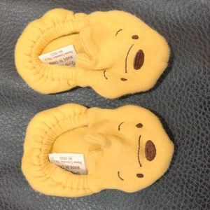 NWOT 😍 Winnie the Pooh newborn slippers